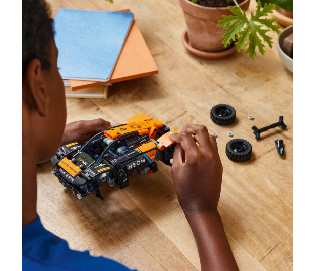 LEGO Technic 42166 NEOM McLaren Extreme E Race Car - 1203596 - zdjęcie 12